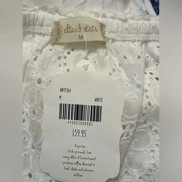 🤍 Altar’d State Beautiful Lace Top NWT Medium - Picture 4 of 7